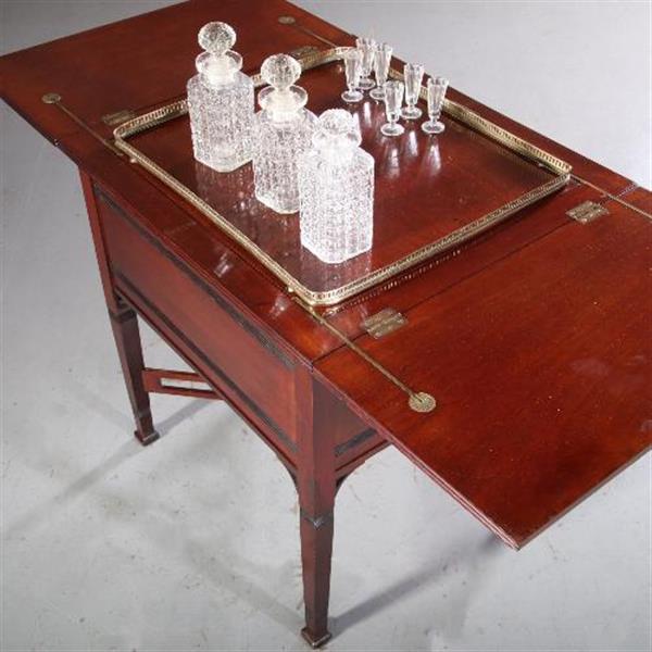 Grote foto antieke bijzettafels wijntafels dranktafel met pop up interieur ca. 1900 no.671939 antiek en kunst stoelen en banken