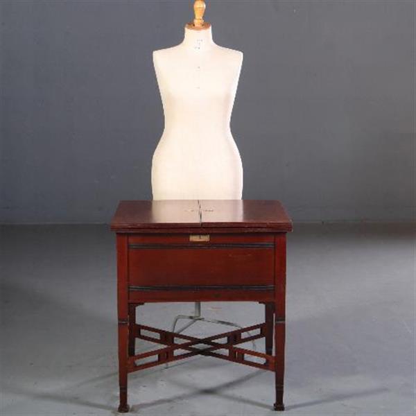 Grote foto antieke bijzettafels wijntafels dranktafel met pop up interieur ca. 1900 no.671939 antiek en kunst stoelen en banken