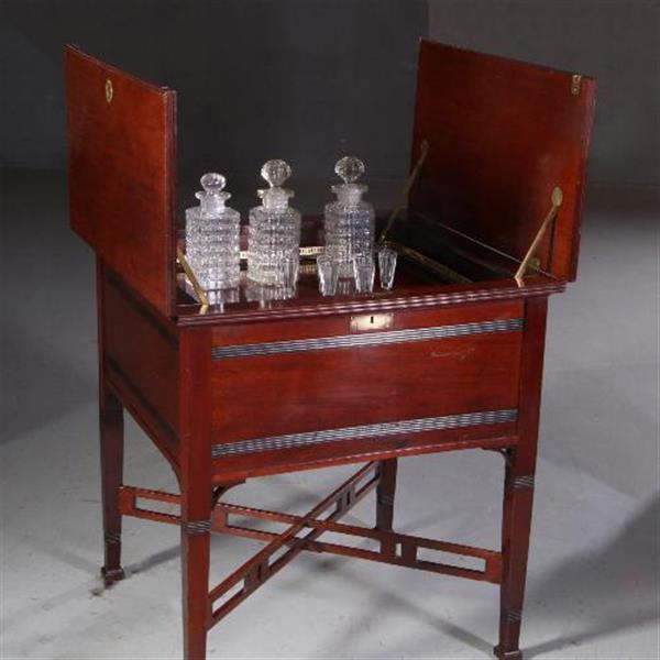 Grote foto antieke bijzettafels wijntafels dranktafel met pop up interieur ca. 1900 no.671939 antiek en kunst stoelen en banken