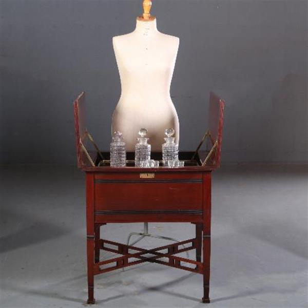 Grote foto antieke bijzettafels wijntafels dranktafel met pop up interieur ca. 1900 no.671939 antiek en kunst stoelen en banken