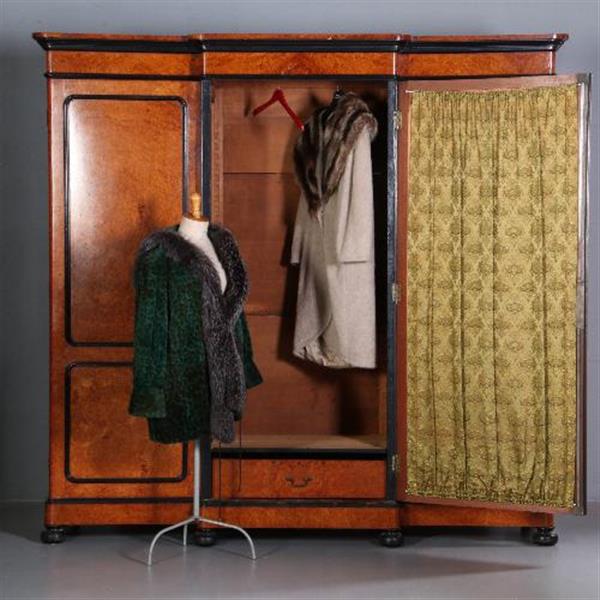 Grote foto antieke kast horrix willem iii kast ca. 1870 in blond thuya wortel met zwart gepolitoerd lijstwerk antiek en kunst stoelen en banken