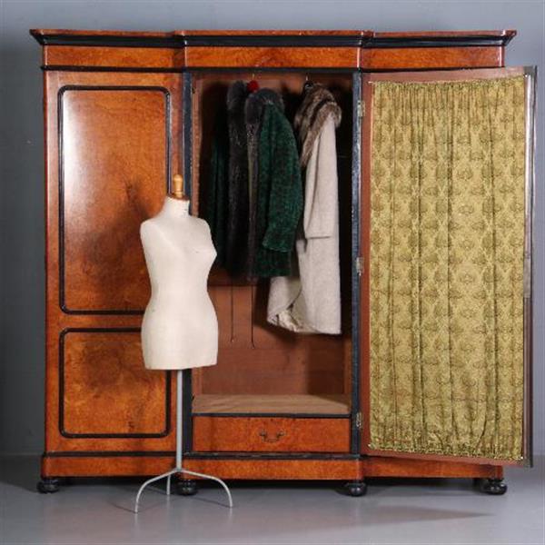 Grote foto antieke kast horrix willem iii kast ca. 1870 in blond thuya wortel met zwart gepolitoerd lijstwerk antiek en kunst stoelen en banken