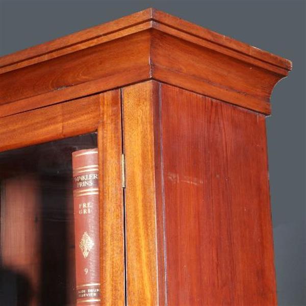 Grote foto antieke kast boekenkast servieskast in mahonie ca. 1880 met oud glas en laden in de onderkast n antiek en kunst stoelen en banken