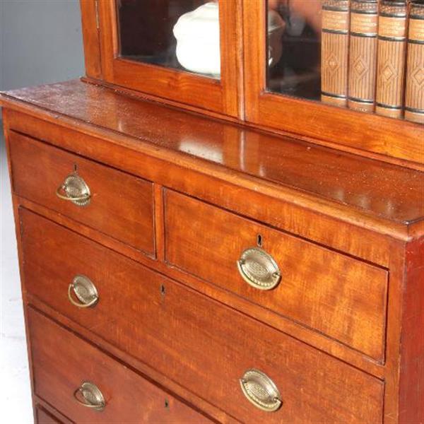 Grote foto antieke kast boekenkast servieskast in mahonie ca. 1880 met oud glas en laden in de onderkast n antiek en kunst stoelen en banken