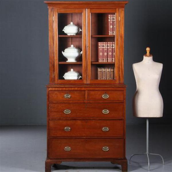 Grote foto antieke kast boekenkast servieskast in mahonie ca. 1880 met oud glas en laden in de onderkast n antiek en kunst stoelen en banken