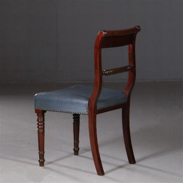 Grote foto antieke stoelen stel van 8 eetkamerstoelen met blauw leer engels 1890 mahonie no.692447 antiek en kunst stoelen en banken