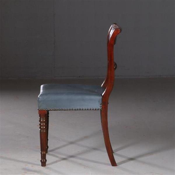 Grote foto antieke stoelen stel van 8 eetkamerstoelen met blauw leer engels 1890 mahonie no.692447 antiek en kunst stoelen en banken