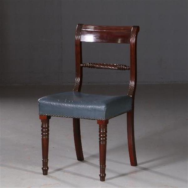 Grote foto antieke stoelen stel van 8 eetkamerstoelen met blauw leer engels 1890 mahonie no.692447 antiek en kunst stoelen en banken