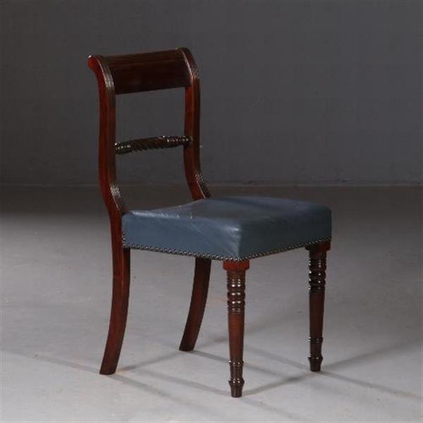 Grote foto antieke stoelen stel van 8 eetkamerstoelen met blauw leer engels 1890 mahonie no.692447 antiek en kunst stoelen en banken
