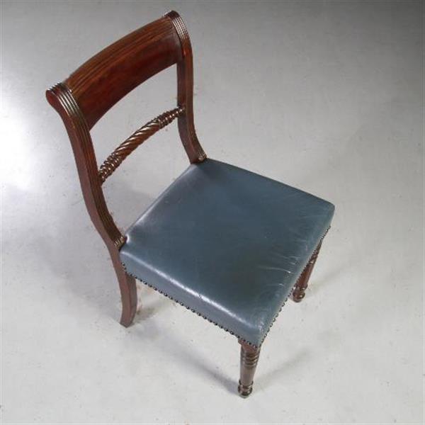 Grote foto antieke stoelen stel van 8 eetkamerstoelen met blauw leer engels 1890 mahonie no.692447 antiek en kunst stoelen en banken