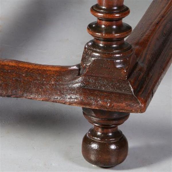 Grote foto antieke tafel hollandse doorleefde notenhouten tafel ca. 1690 no.752838 antiek en kunst stoelen en banken