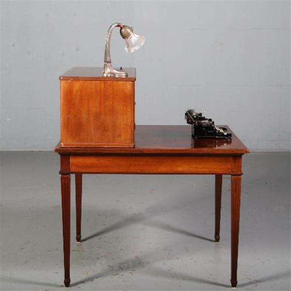 Grote foto antieke mahonie werktafel in louis seize stijl ca. 1890 met 2 grote laden en een opzetkast no.76241 antiek en kunst stoelen en banken