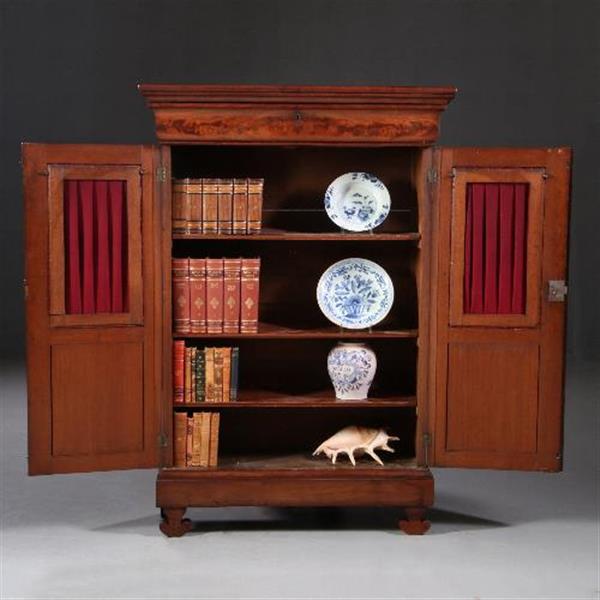 Grote foto antieke kasten kleine vroeg biedermeier tweedeurs boekenkast met uitneembare bespanning ca. 1825 antiek en kunst stoelen en banken