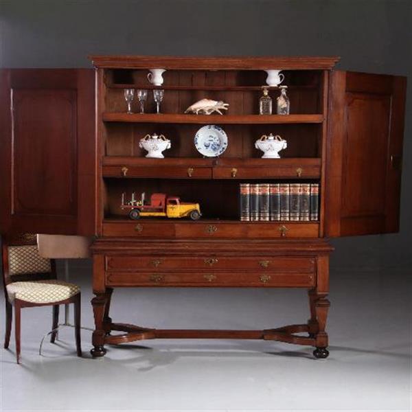 Grote foto antieke kast hollands kruisvoet kabinet ca. 1735 met 7 laden in fraaie geboende kleur no.782760 antiek en kunst stoelen en banken