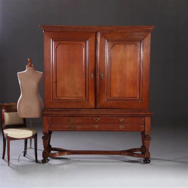 Grote foto antieke kast hollands kruisvoet kabinet ca. 1735 met 7 laden in fraaie geboende kleur no.782760 antiek en kunst stoelen en banken