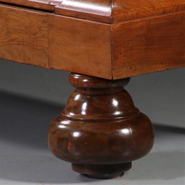 Grote foto antieke kasten cognac kleurige notenhouten drentse pastoorskast ca. 1690 no.812123 antiek en kunst stoelen en banken