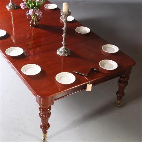 Grote foto smetteloze lange tafel wind out table met slinger ca. 1850 tot 14 personen no.831031 antiek en kunst stoelen en banken