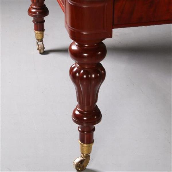 Grote foto smetteloze lange tafel wind out table met slinger ca. 1850 tot 14 personen no.831031 antiek en kunst stoelen en banken