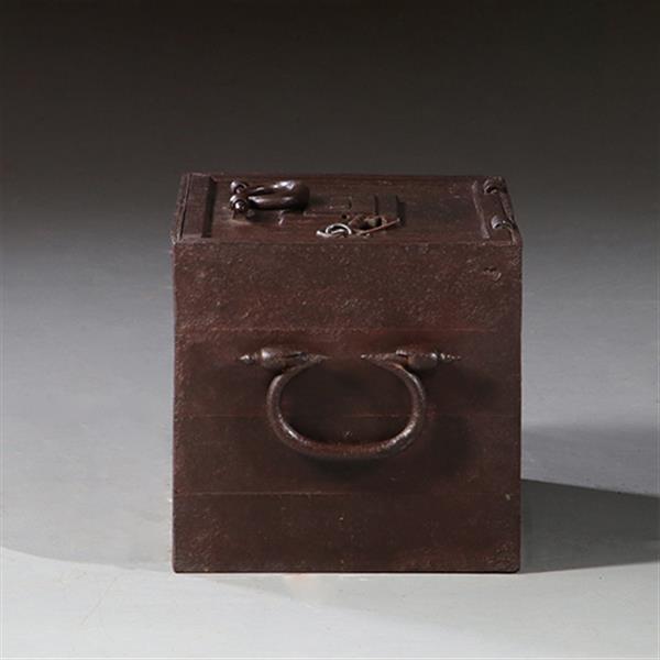 Grote foto antiek varia kleine loeizware geldkist fantastisch smeedwerk begin 17e eeuw no.872030 antiek en kunst stoelen en banken