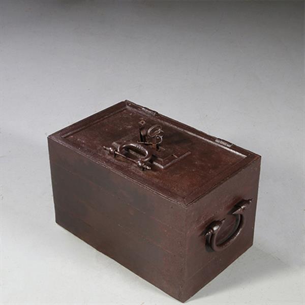 Grote foto antiek varia kleine loeizware geldkist fantastisch smeedwerk begin 17e eeuw no.872030 antiek en kunst stoelen en banken