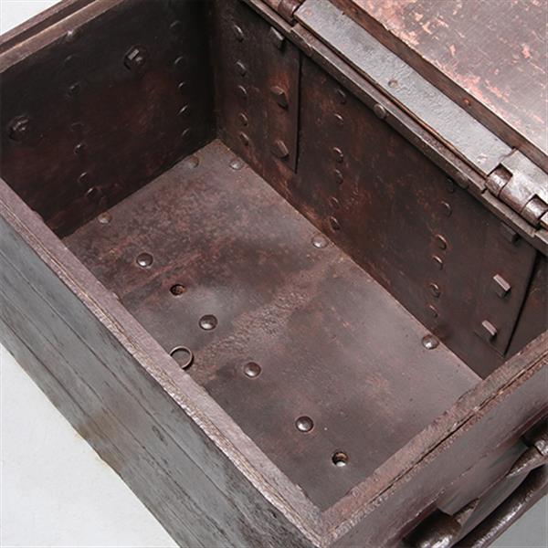 Grote foto antiek varia kleine loeizware geldkist fantastisch smeedwerk begin 17e eeuw no.872030 antiek en kunst stoelen en banken
