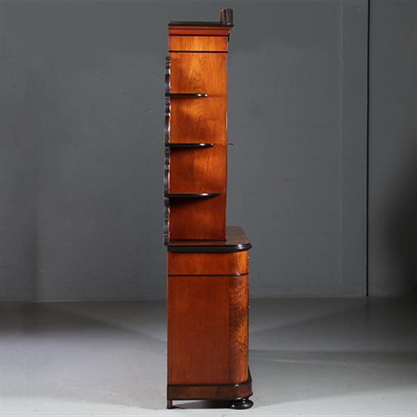 Grote foto antieke kasten 262 cm hoge reusachtige willem iii vitrine in wortelnoten met zwarte details ca. 18 antiek en kunst stoelen en banken
