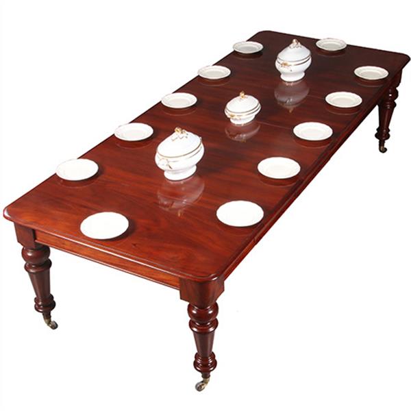 Grote foto smetteloze prachtige lange tafel pullout of coulissetafel ca 1870 victoriaans in mahonie met 4 inleg antiek en kunst stoelen en banken