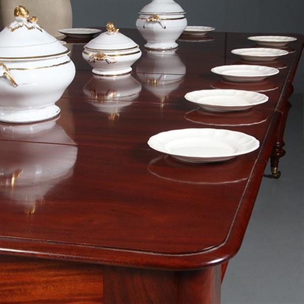 Grote foto smetteloze prachtige lange tafel pullout of coulissetafel ca 1870 victoriaans in mahonie met 4 inleg antiek en kunst stoelen en banken