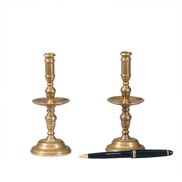 Grote foto antieke kandelaren stel van 2 kleine bronzen candlesticks engeland ca 1800 no.900815.r antiek en kunst overige in antiek gebruiksvoorwerpen