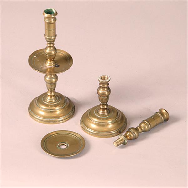 Grote foto antieke kandelaren stel van 2 kleine bronzen candlesticks engeland ca 1800 no.900815.r antiek en kunst overige in antiek gebruiksvoorwerpen