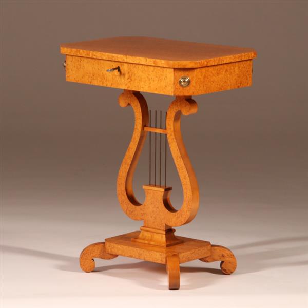 Grote foto antieke bijzettafels blond berkenwortel harptafeltje ca 1920 met lade no.892935 antiek en kunst stoelen en banken