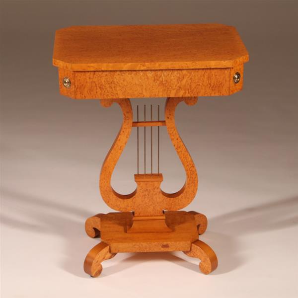 Grote foto antieke bijzettafels blond berkenwortel harptafeltje ca 1920 met lade no.892935 antiek en kunst stoelen en banken