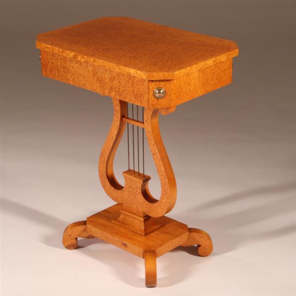 Grote foto antieke bijzettafels blond berkenwortel harptafeltje ca 1920 met lade no.892935 antiek en kunst stoelen en banken