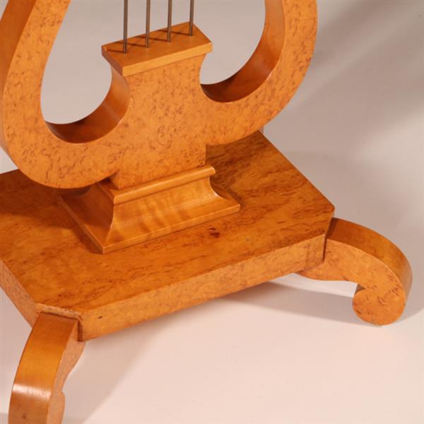 Grote foto antieke bijzettafels blond berkenwortel harptafeltje ca 1920 met lade no.892935 antiek en kunst stoelen en banken
