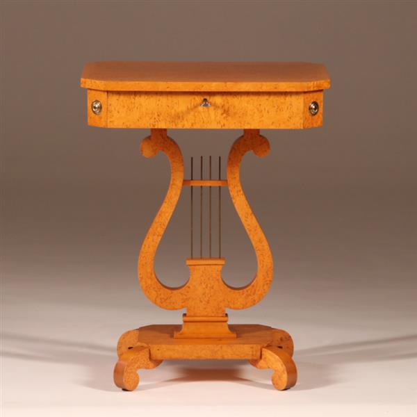 Grote foto antieke bijzettafels blond berkenwortel harptafeltje ca 1920 met lade no.892935 antiek en kunst stoelen en banken