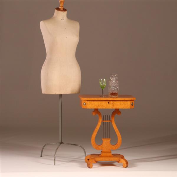 Grote foto antieke bijzettafels blond berkenwortel harptafeltje ca 1920 met lade no.892935 antiek en kunst stoelen en banken