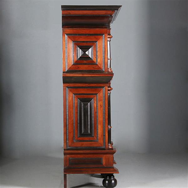 Grote foto zeer monumentale 4 deurskast ca 1680 in palissander en ebbenhout de zijpanelen met volle kussens n antiek en kunst stoelen en banken