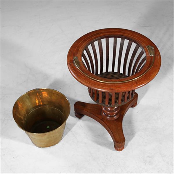Grote foto theestoof biedermeier rond met gespaakte bak ca 1835 mahonie met palm no.932850 antiek en kunst stoelen en banken