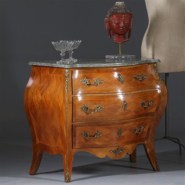 Grote foto zeer fraai gebombeerde commode met rijk inlegwerk ca 1920 rococo stijl no.941815 antiek en kunst stoelen en banken