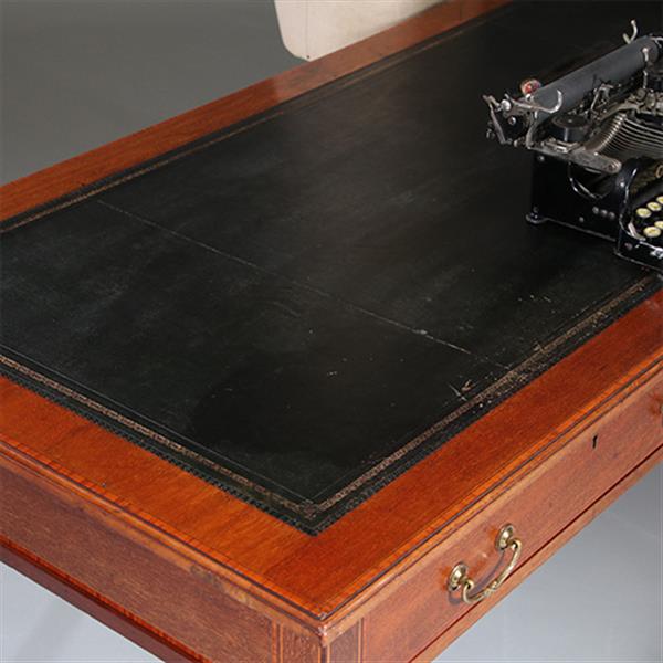 Grote foto engelse strakke schrijftafel maple co ca 1910 met groen leer ingelegd no960435 antiek en kunst stoelen en banken