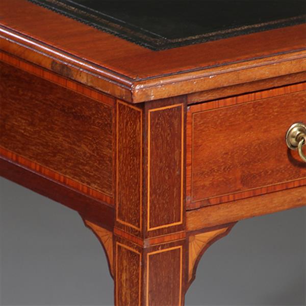 Grote foto engelse strakke schrijftafel maple co ca 1910 met groen leer ingelegd no960435 antiek en kunst stoelen en banken