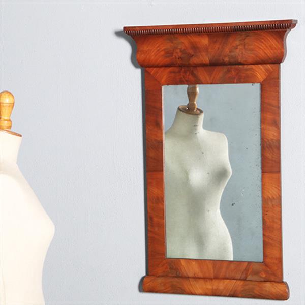 Grote foto kleine biedermeier spiegel lijst in mahonie met bloemmahonie en gewelfde kroonlijst ca 1830 no.9418 antiek en kunst spiegels