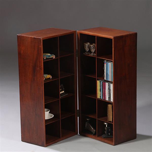 Grote foto uitzonderlijke vakjeskast als desk top organiser of hotel sleutelkast no.952215 antiek en kunst stoelen en banken
