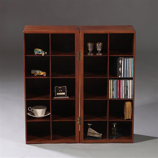 Grote foto uitzonderlijke vakjeskast als desk top organiser of hotel sleutelkast no.952215 antiek en kunst stoelen en banken