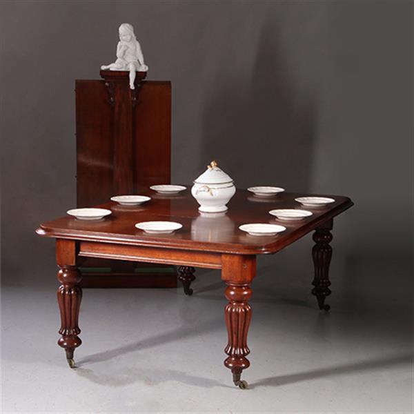 Grote foto doorleefde victoriaanse pull out table met bijbehorende piedestal vormige tafelbladenhouder no.9731 antiek en kunst stoelen en banken
