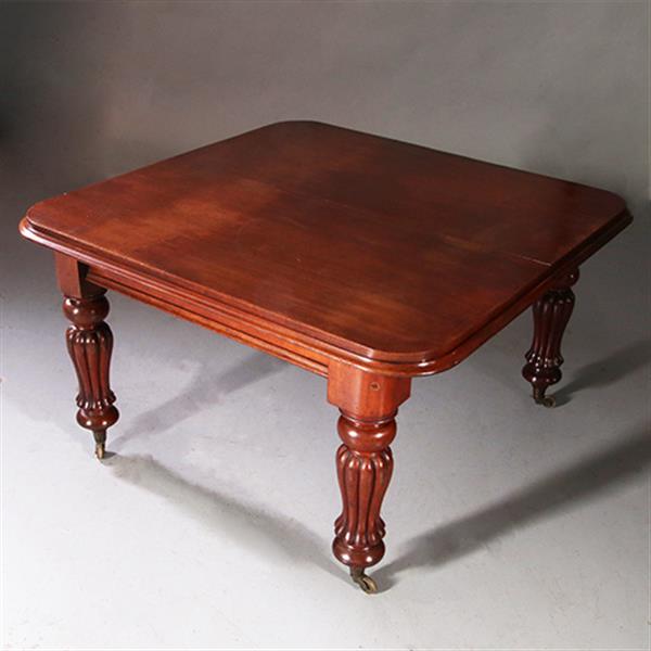 Grote foto doorleefde victoriaanse pull out table met bijbehorende piedestal vormige tafelbladenhouder no.9731 antiek en kunst stoelen en banken