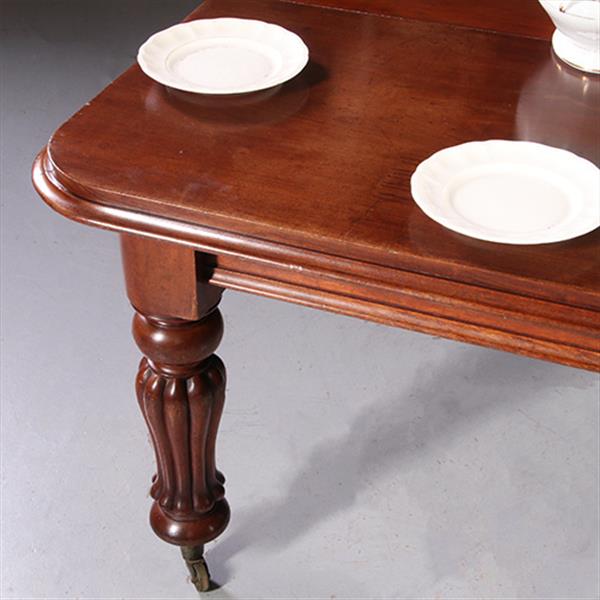 Grote foto doorleefde victoriaanse pull out table met bijbehorende piedestal vormige tafelbladenhouder no.9731 antiek en kunst stoelen en banken