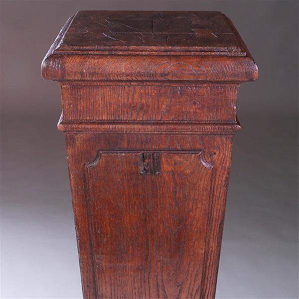 Grote foto hoge vierkante taps lopende zuil 17e 18e eeuw in eikenhout zeer zwaar no.991945 antiek en kunst stoelen en banken