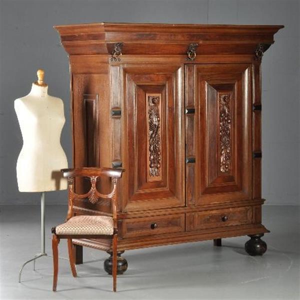 Grote foto antieke kast kleine hollandse 17e eeuwse kussenkast eiken palissander en ebben ca. 1690 no.2811 antiek en kunst stoelen en banken