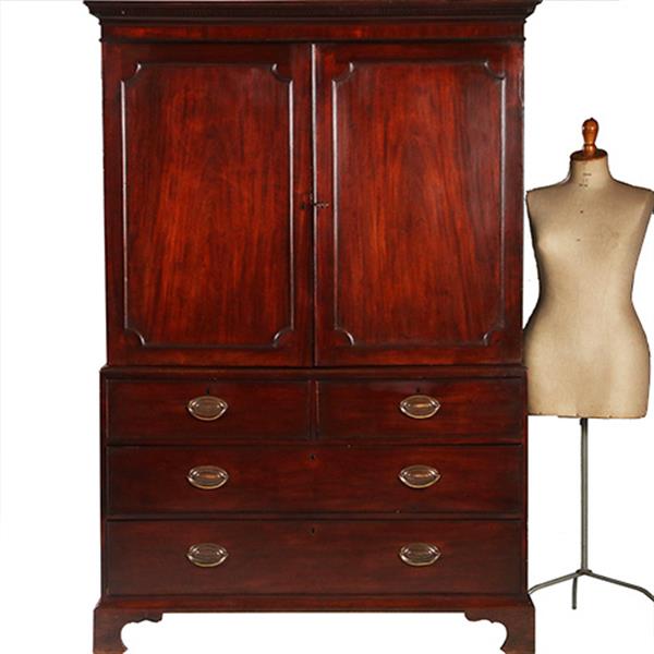 Grote foto engels donker mahonie kabinet of linnenpress met praktische schuiven achter de deuren ca 1820 no.21 antiek en kunst stoelen en banken
